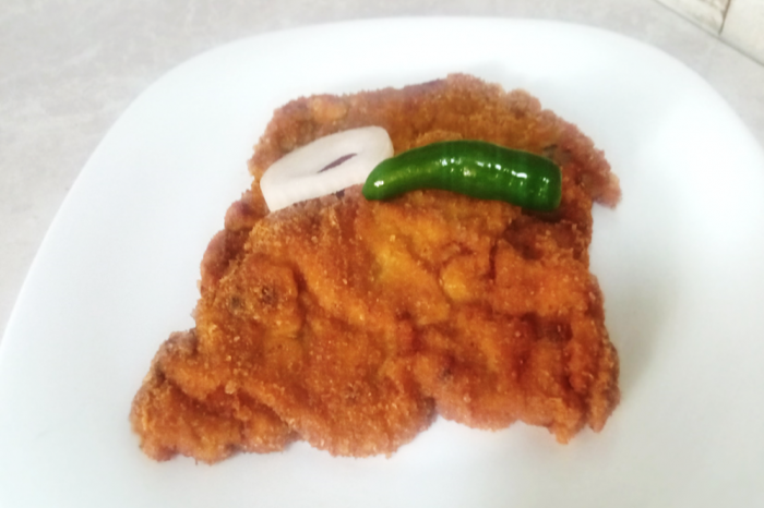 MILANESA EMPANIZADA CON CHICHARRÓN